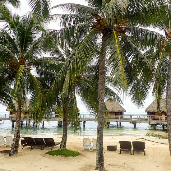 Moorea resort och vacker strand